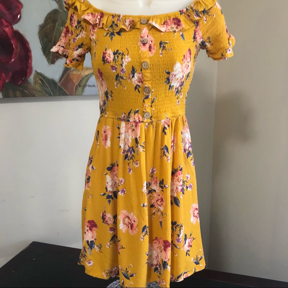 Adorable yellow floral mini dress with gathered front